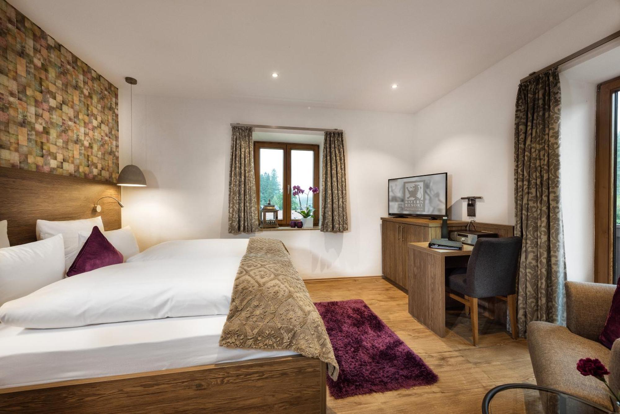 Bayern - Adults Only - Mit Zugspitzblick - Eibsee-naehe - Wellnessbereich - Naturpool Im Sommer Hotel