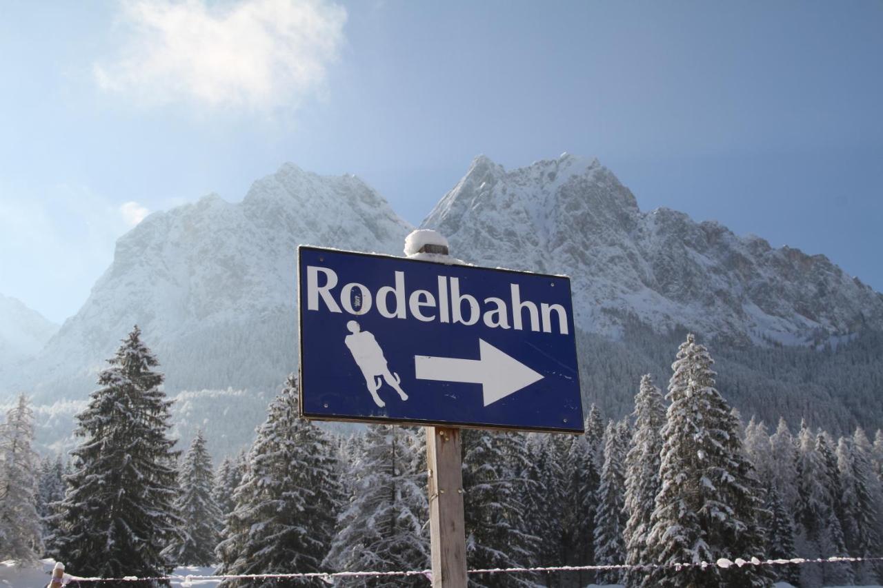Hotel Bayern - Adults Only - Mit Zugspitzblick - Eibsee-naehe - Wellnessbereich - Naturpool Im Sommer
